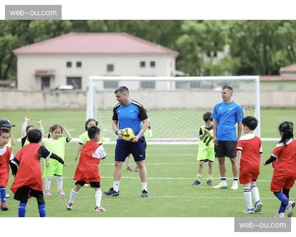 马德里举办“足球与社区”展览，聚焦西甲俱乐部基层青训项目。