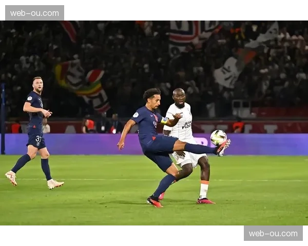 特写：洛里昂门将的精准长传，成为球队反击发起的“第一脚控球”