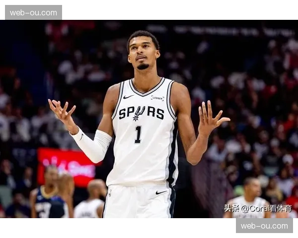 马刺防守体系解析：文班亚马在场时球队防守效率跻身联盟前五，禁区命中率压制至29.7%